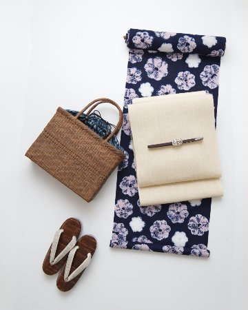 伝統工芸 有松絞 「万寿菊」浴衣 藍色に撫子色（灰ピンク系） 着尺（綿生地）＜お仕立て代込＞の画像