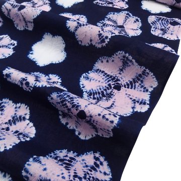 伝統工芸 有松絞 「万寿菊」浴衣 藍色に撫子色（灰ピンク系） 着尺（綿生地）＜お仕立て代込＞の画像