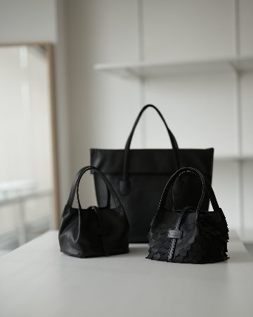 JUNYA WARASHINA (ジュンヤ・ワラシナ)「Museum Bag（ミュージアム・バッグ）」ハンドバッグ 黒 ラムレザーの画像