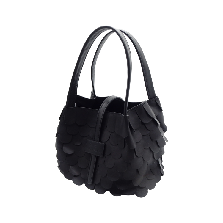 JUNYA WARASHINA (ジュンヤ・ワラシナ)「Ohagi, mop （オハギ, モップ）」ハンドバッグ 黒 ラムレザーの画像