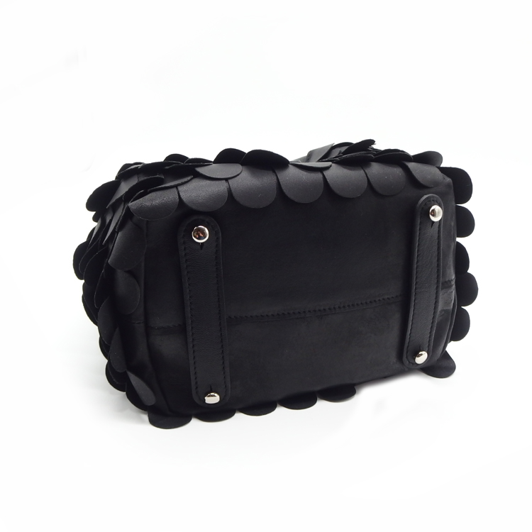 JUNYA WARASHINA (ジュンヤ・ワラシナ)「Ohagi, mop （オハギ, モップ）」ハンドバッグ 黒 ラムレザーの画像