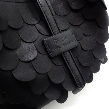 JUNYA WARASHINA (ジュンヤ・ワラシナ)「Ohagi, mop （オハギ, モップ）」ハンドバッグ 黒 ラムレザーの画像