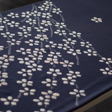 和小物さくら 大判ショール（ストール）濃鼠に梅絞り ＜即日発送可＞の画像