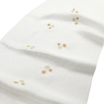 和小物さくら 帯揚げ 笹蔓文 白に金刺繍 ＜即日発送可＞の画像