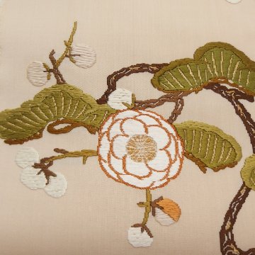 齋藤織物（さいとうおりもの）「松梅に霞」名古屋帯 生成＜お仕立て代込＞の画像