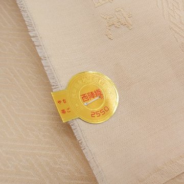 齋藤織物（さいとうおりもの）「松梅に霞」名古屋帯 生成＜お仕立て代込＞の画像