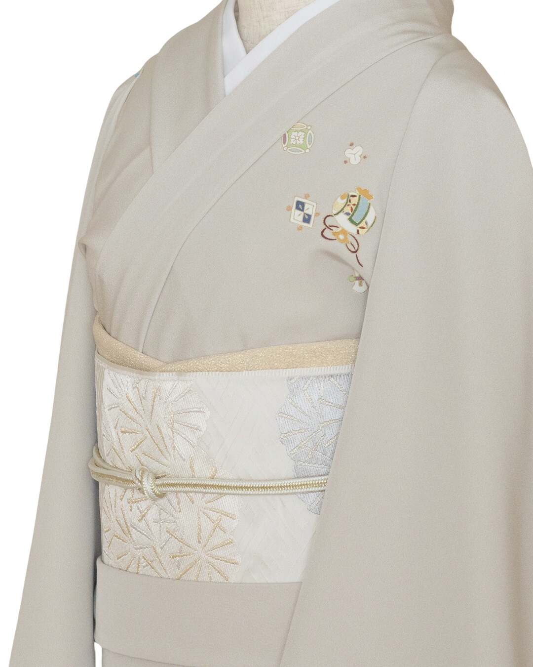 渡敬 ちりめん帯揚げ  金通し地に白の松竹梅の刺繍入り 正装用 ＜即日発送可＞の画像