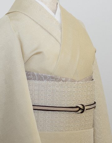 レディース草木紬白たか織の袷の着物です。