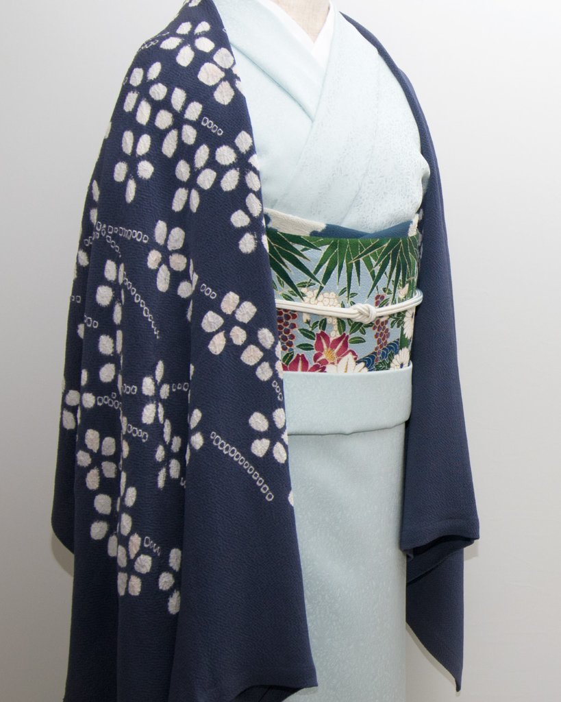 和小物さくら 大判ショール（ストール）濃鼠に梅絞り ＜即日発送可＞の画像