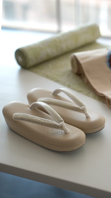 ＜お仕立て代込＞洛風林 「ヨーロッパ刺繍文」 すくい織 八寸名古屋帯 生成（ベージュ系）の画像