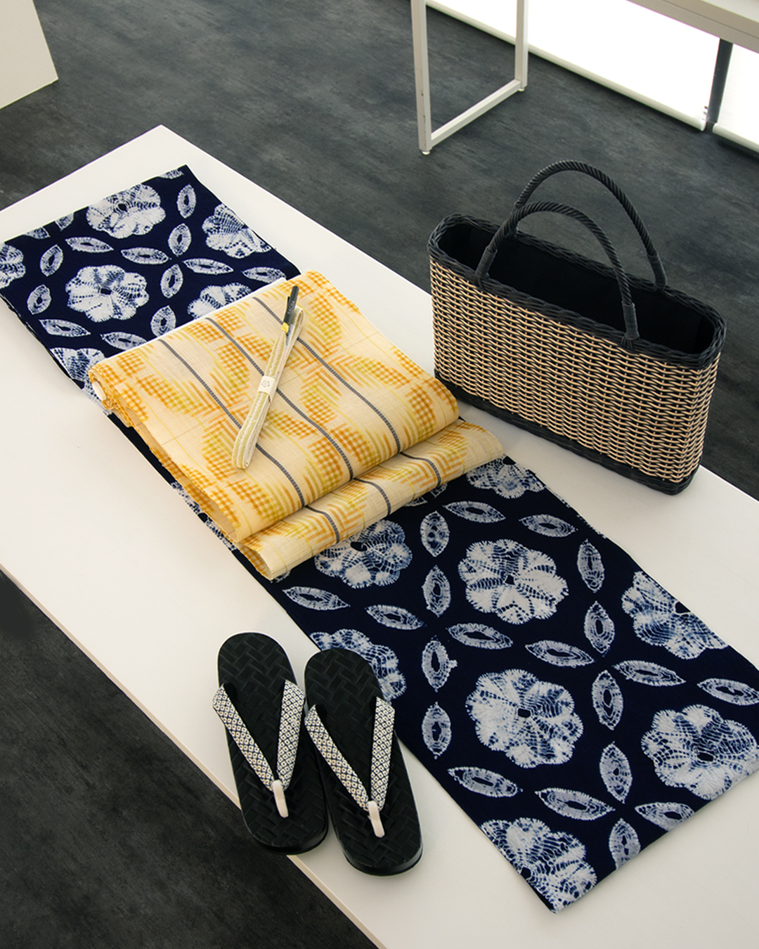 ＜お仕立て代込＞田中麻季 「向日葵」 九寸名古屋帯 生成色に今様色 夏帯（単衣・袷にも）の画像