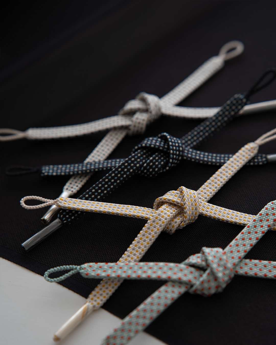 中村航太（中村正) 羽織紐 女短　吾妻 2色ドット柄 白にブルーと茶 切房 ＜即日発送可＞の画像