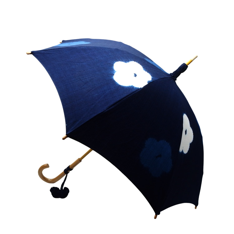 平敷慶彦(琉球藍染工房) 琉球藍染の日傘 「花」 濃藍に白と藍色 | 千成