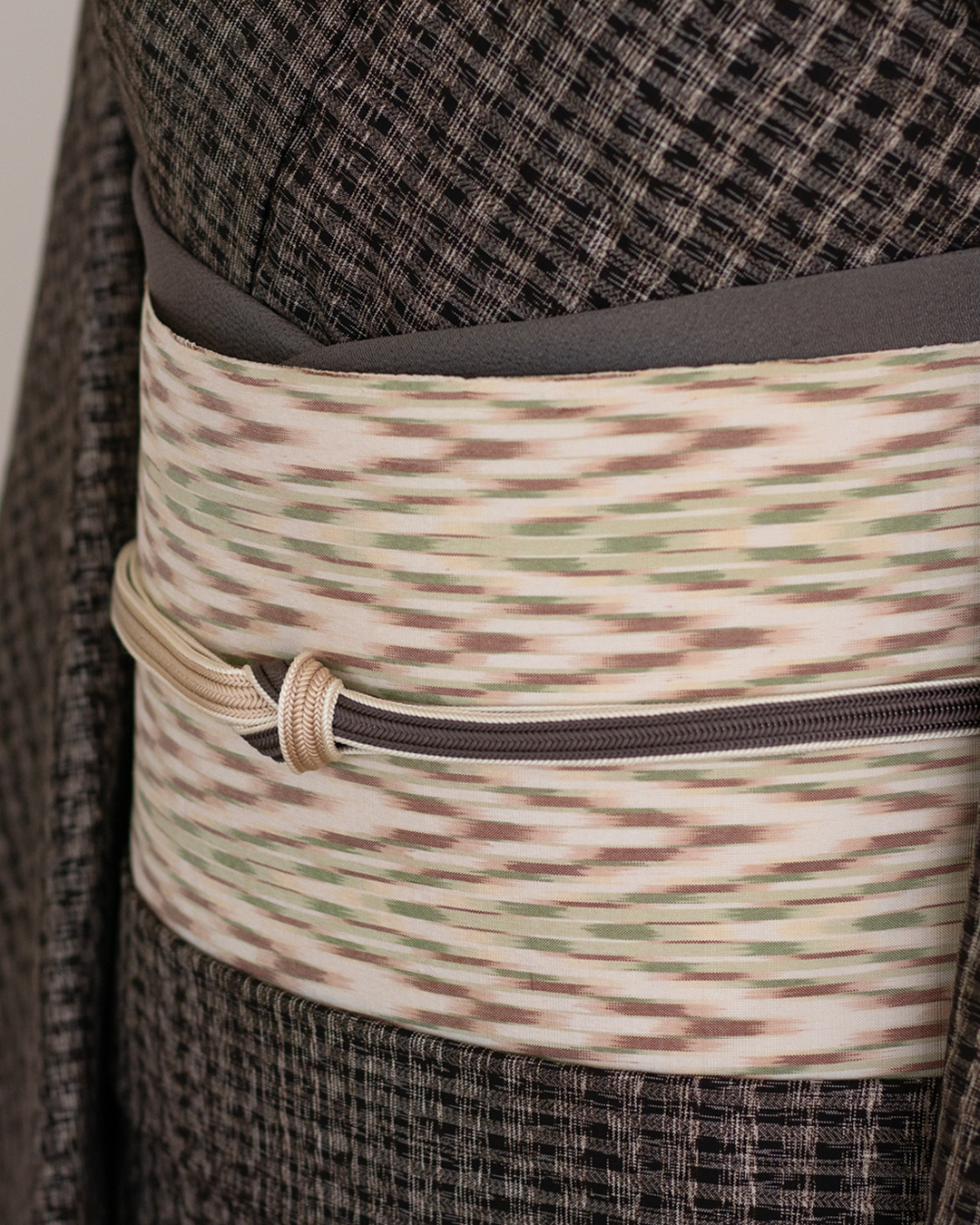 ＜お仕立て代込＞鈴木ゆき子 「爽秋の旋律」 九寸名古屋帯 生成に紅鳶色の画像