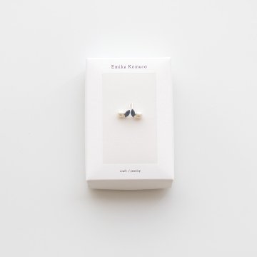 小室えみ香 ピアス 「Tiny earring-pearl-」 七宝とパール  くすみブルー画像