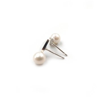 小室えみ香 ピアス 「Tiny earring-pearl-」 七宝とパール 白の画像
