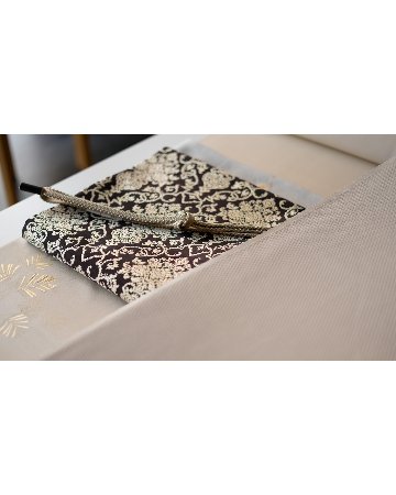 ＜お仕立て代込＞吉澤「槙（イヌマキ）」千成堂別注 友禅の付下げ 薄白茶色の画像