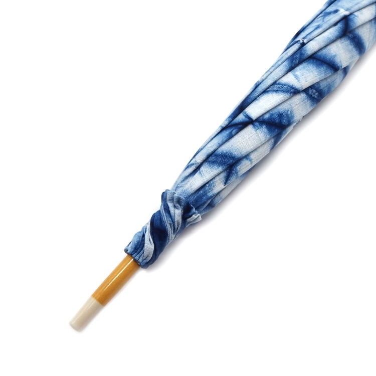 平敷慶彦(琉球藍染工房) 琉球藍染の日傘 「キラメキ」 藍色と白画像