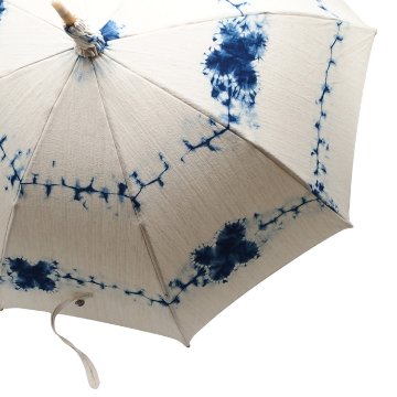 平敷慶彦(琉球藍染工房) 琉球藍染の日傘 「織りぬい花」 生成に藍色画像