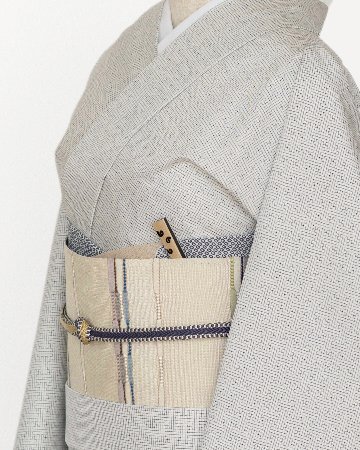 お仕立て代込＞藤山千春 「草木染手織物 吉野間道」 九寸名古屋帯 砂色