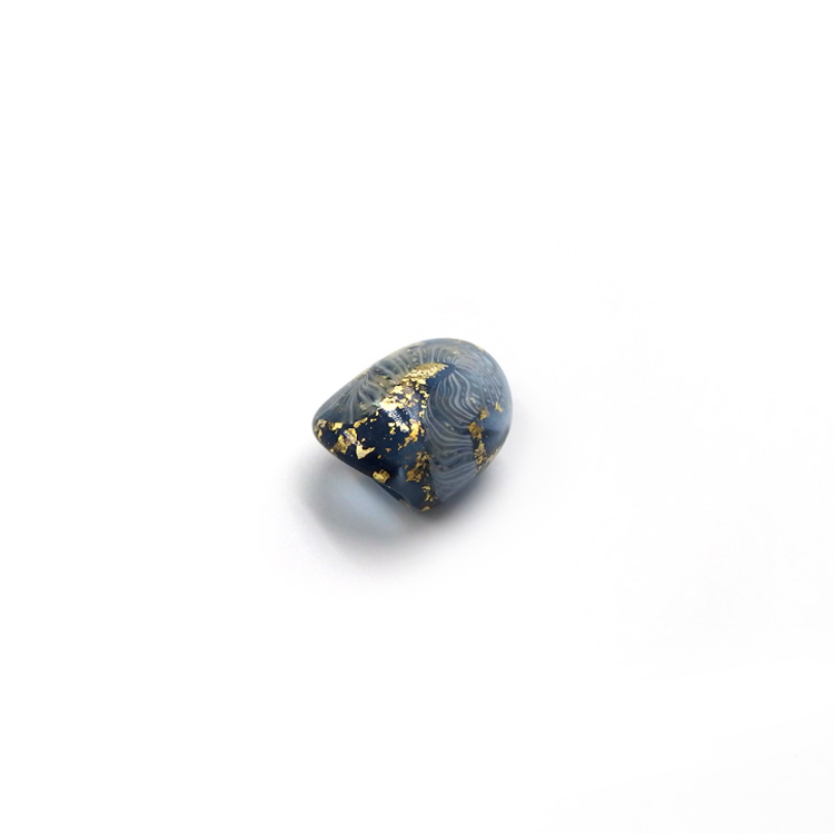 田上惠美子 硝子の帯留 「流」 藍鼠 ガラス・金箔の画像
