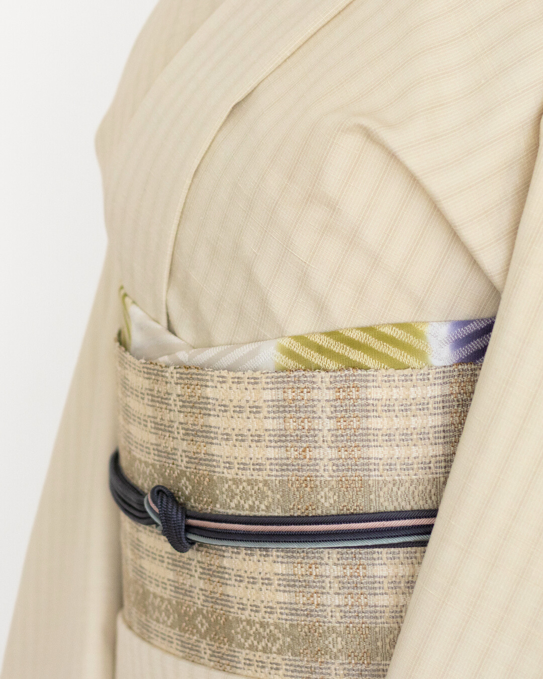 和小物さくら 帯揚げ 防染糸斜め取り三色暈し 深紫と灰黄緑と練色＜即日発送可＞の画像