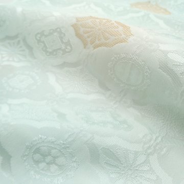 渡敬 帯揚げ 縫取菊白抜ぼかし 白緑に金糸＜即日発送可＞の画像