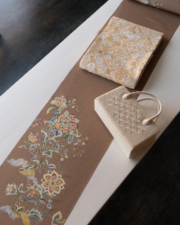 ＜お仕立て代込＞盡政（じんせい） 「二の丸書院殿 唐錦」 袋帯 生成と金銀糸の画像