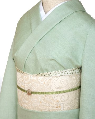 ＜お仕立て代込＞本場久米島紬（織り手：島袋伸子） 「ウージ染・無地」 着尺 白緑色の画像