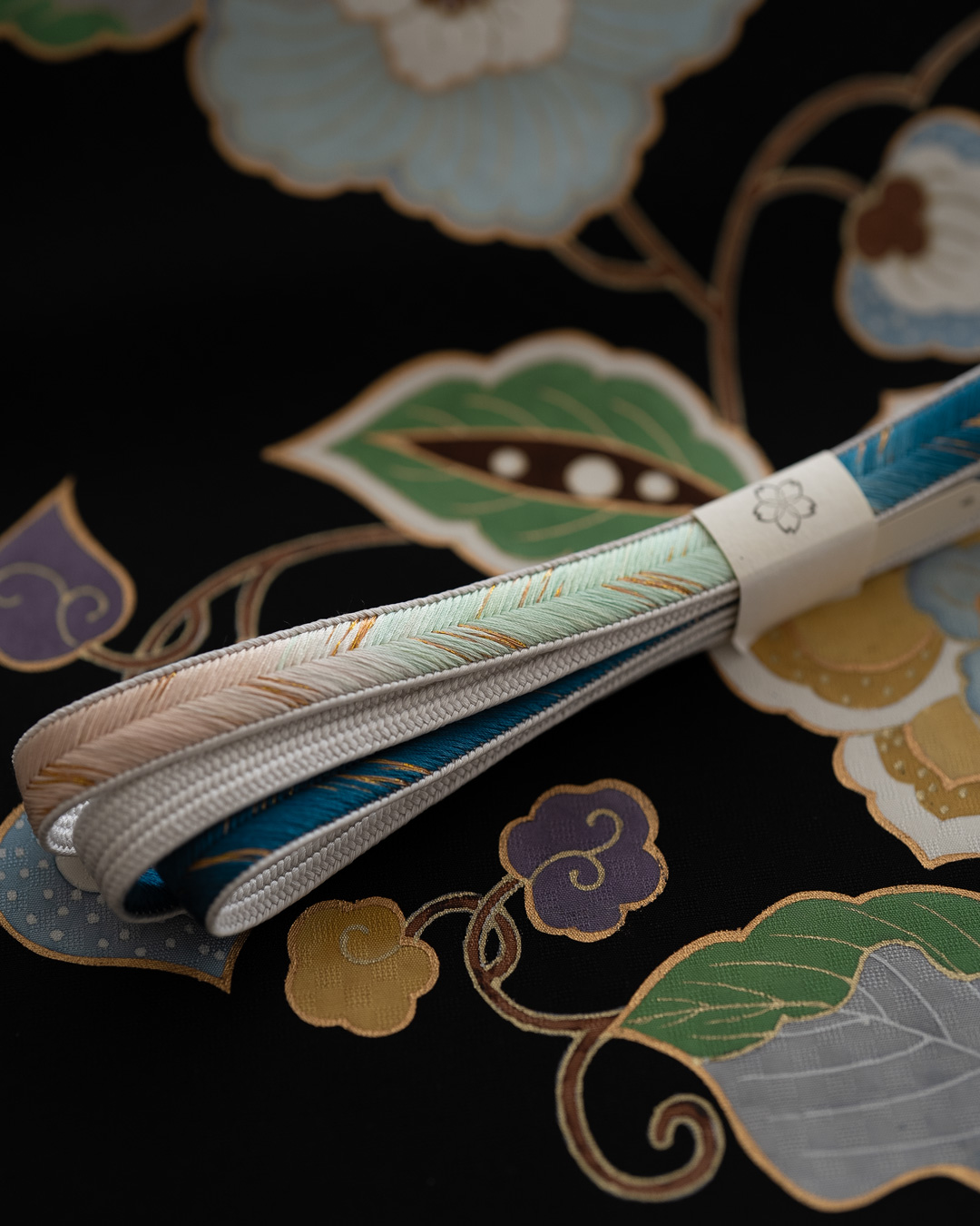 和小物さくら 帯締め 高麗大和段暈し 納戸色から曙色、青磁色（グラデーション）に金糸＜即日発送可＞の画像