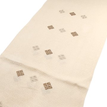 和小物さくら 帯揚げ 紋意匠菱柄 生成色＜即日発送可＞の画像