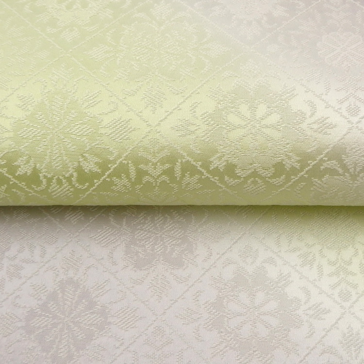 衿秀 帯揚げ 菱花ぼかし 白梅鼠から白緑＜即日発送可＞の画像