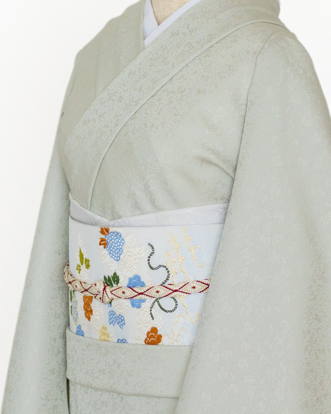 衿秀 帯揚げ 菱花ぼかし 白梅鼠から白緑＜即日発送可＞の画像