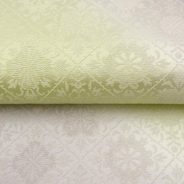 衿秀 帯揚げ 菱花ぼかし 白梅鼠から白緑＜即日発送可＞の画像