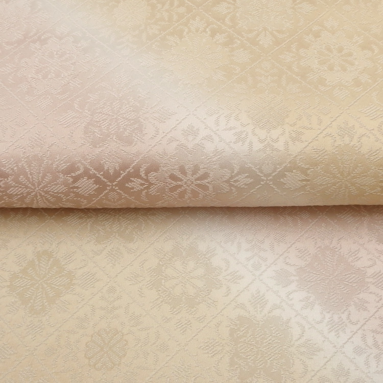 衿秀 帯揚げ 菱花ぼかし 鴇鼠から練色＜即日発送可＞の画像