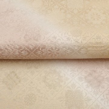 衿秀 帯揚げ 菱花ぼかし 鴇鼠から練色＜即日発送可＞の画像