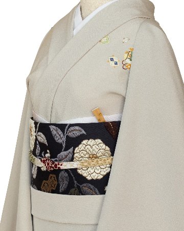 ＜お仕立て代込＞鈴木織物 「菊に桐椿唐草文様」 唐綾錦 袋帯 烏羽色（黒に近い・紫みの濃茶）の画像