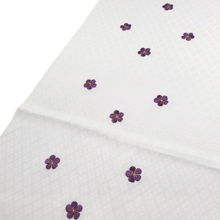 和小物さくら 帯揚げ 横振刺繍 淡藤色に菫色の梅＜即日発送可＞の画像