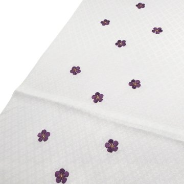和小物さくら 帯揚げ 横振刺繍 淡藤色に菫色の梅＜即日発送可＞の画像