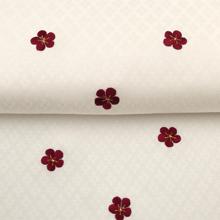 和小物さくら 帯揚げ 横振刺繍 白練に濃紅の梅＜即日発送可＞の画像