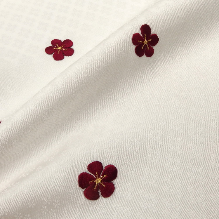 和小物さくら 帯揚げ 横振刺繍 白練に濃紅の梅＜即日発送可＞の画像