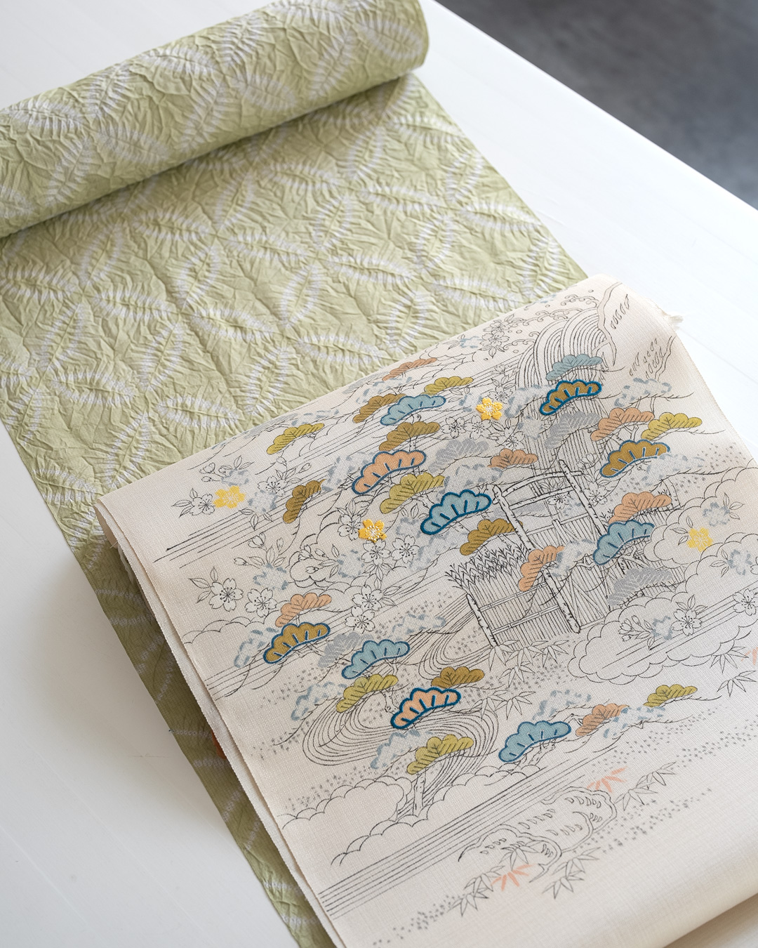 ＜お仕立て代込＞有松鳴海絞 「総七宝縫い絞り×本場大島紬（縞大島）」 着尺 灰黄緑の画像