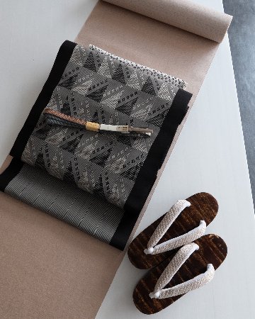 渡豊工房 「夏御召 草木もじり織（さくらんぼの実染）/ 純国産絹糸使用」 着尺 赤白橡色（オレンジがかった灰ピンク系） ＜お仕立て代込＞の画像