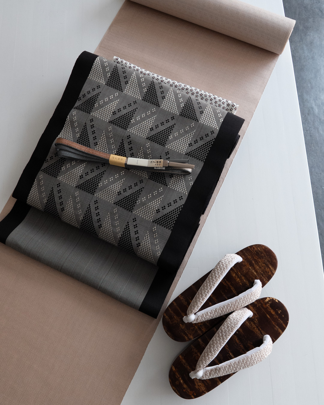 中村航太（中村正） 「鎌倉手先二色段染」 手組 湊鼠から灰桜〜ときがら茶 切り房 ＜即日発送可＞の画像