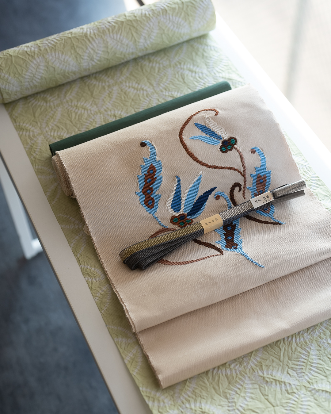 中村航太（中村正） 「鎌倉手先二色段染」 手組 源氏鼠から鶸茶〜亜麻色 切り房 ＜即日発送可＞の画像