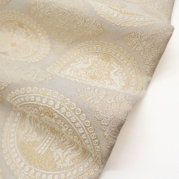 ＜お仕立て代込＞鈴木織物 「向獅子文」 水衣錦 袋帯 灰白色の画像