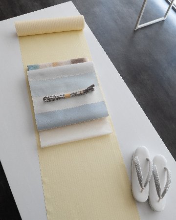 衿秀 草履 「エナメル×"吹雪"刺繍」 千成堂別注 Lサイズ 白に灰青色＜即日発送可＞の画像