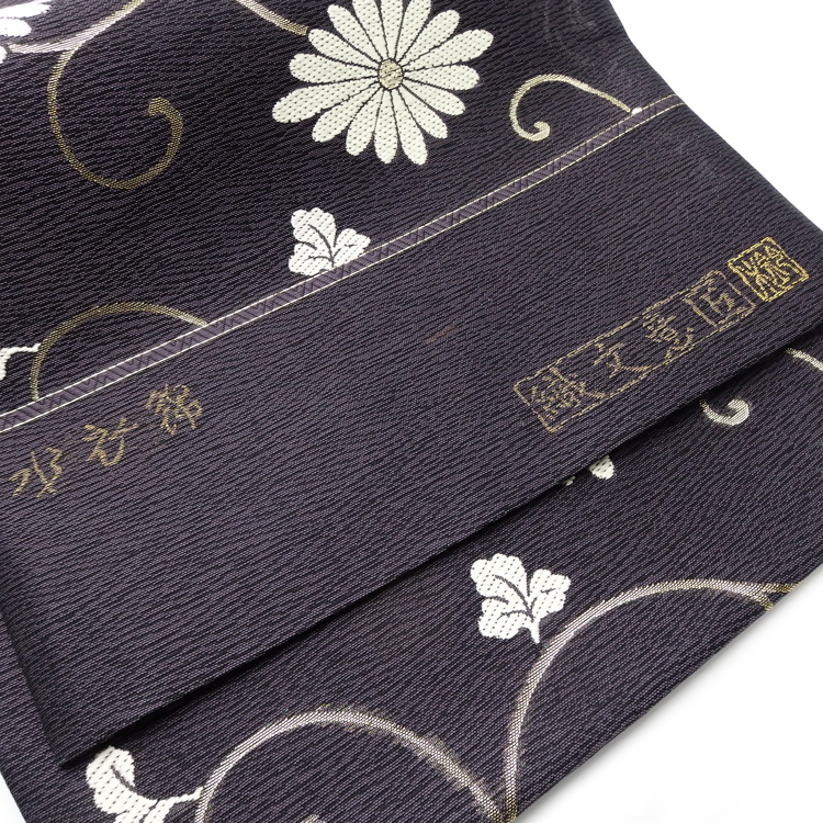 ＜お仕立て代込＞鈴木織物 「菱菊唐草紋」 水衣錦 袋帯 焦茶（紫がかった、濃いめの灰茶色）の画像