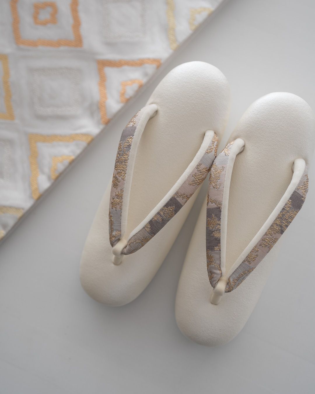 ＜お仕立て代込＞勝山さと子 「松皮菱（横段）」 千成堂別注 袋帯 灰白茶の画像