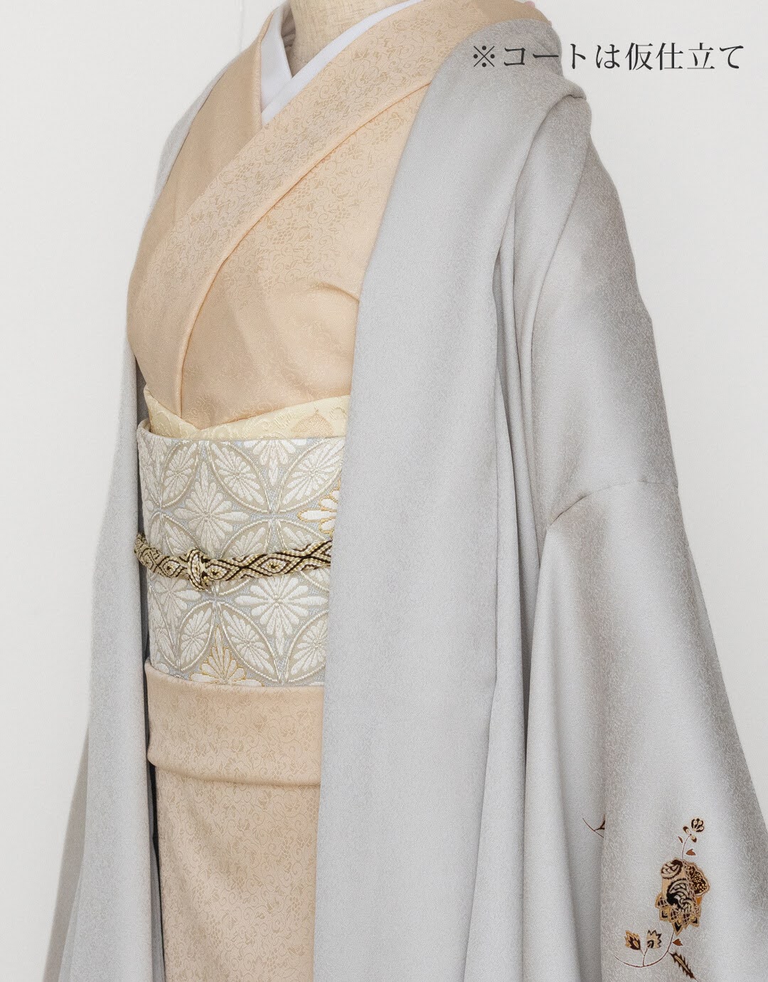 ＜お仕立て代込＞京都丹後の機屋×千成堂着物店 「葡萄唐草 伊予生糸 一尺三分着尺」 灰橙（はいだいだい）（色無地）の画像